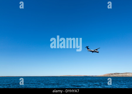 Canada, Nunavut Territorio, Repulse Bay, aria calma di voli regionali sull approccio all'aeroporto vicino circolo polare artico Foto Stock