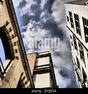 Immagine creativa di architettura / aspetti architettonici degli edifici art-deco, Newcastle upon Tyne, England, Regno Unito Foto Stock