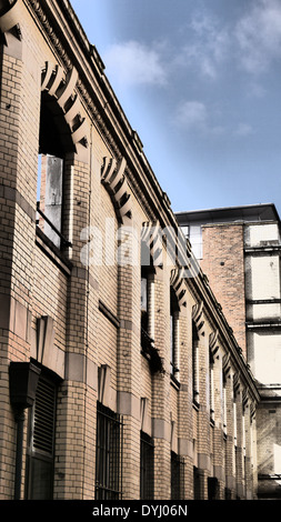 Immagine creativa di architettura / aspetti architettonici di semi-edificio abbandonato, Newcastle upon Tyne, England, Regno Unito Foto Stock