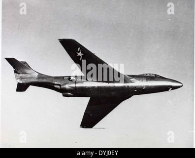Il McDonnell XF-88 Voodoo era un caccia sperimentale sviluppato tra la fine degli anni '1940 e l'inizio degli anni '1950 L'aereo è stato testato per le capacità di volo ad alta velocità e a lungo raggio, ma non è stato messo in produzione in serie. Questa immagine fa parte dell'album Charles Daniels. Foto Stock