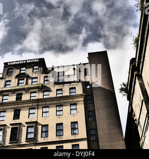 Immagine creativa di architettura / aspetti architettonici del Vermont hotel e ponte ferroviario, Newcastle upon Tyne, England, Regno Unito Foto Stock