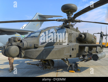 Boeing AH-64 Apache al Dubai Air Show di Dubai, Emirati Arabi Uniti Foto Stock