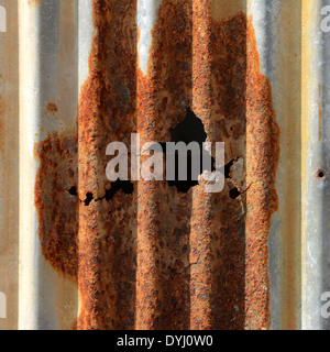 Vecchio Texture e rusty zinco sullo sfondo di recinzione Foto Stock