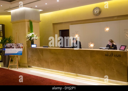 Sydney Australia,Carlson Radisson Blu Plaza Hotel Sydney,hotel,hall,reception check in reception prenotazioni registro,AU140307045 Foto Stock