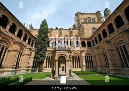 Vista sul cortile e chiostro dei Re a San Esteban Convento, Salamanca, Castilla y León Spagna ( 16 secolo ). Foto Stock