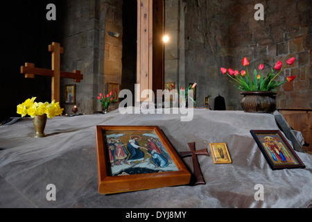 Icone religiose all interno la chiesa ortodossa di Jvari monastero vicino a Tbilisi sopra Mtskheta nella Repubblica di Georgia Foto Stock