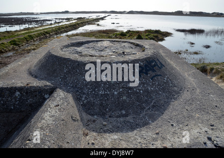 WW2: rimane del tedesco Atlantic Wall in Bretagna. La difesa costiera della produzione del cemento in fabbrica Tréguennec. Foto Stock