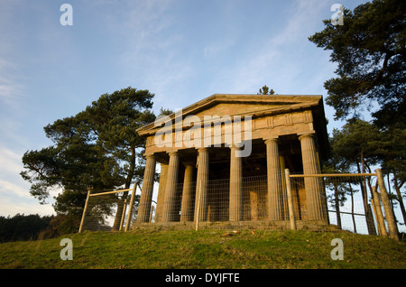 Replica di una follia nella forma di un tempio greco. Wychbury Hill, WORCESTERSHIRE REGNO UNITO. Foto Stock