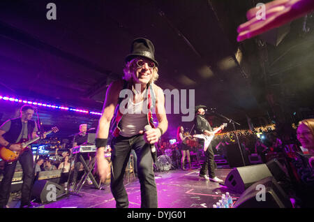 Knoxville, Tennessee, Stati Uniti d'America. Il 18 aprile 2014. Premiato il Duo paese grande e ricca di eseguire al Cotton Eyed Joe nightclub di Knoxville, Tennessee, il 18 aprile 2014. Credito: Marc Griffin/Alamy Live News Foto Stock