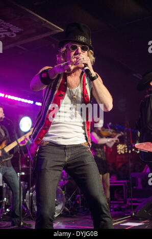 Knoxville, Tennessee, Stati Uniti d'America. Il 18 aprile 2014. Premiato il Duo paese grande e ricca di eseguire al Cotton Eyed Joe nightclub di Knoxville, Tennessee, il 18 aprile 2014. Credito: Marc Griffin/Alamy Live News Foto Stock