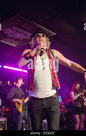 Knoxville, Tennessee, Stati Uniti d'America. Il 18 aprile 2014. Premiato il Duo paese grande e ricca di eseguire al Cotton Eyed Joe nightclub di Knoxville, Tennessee, il 18 aprile 2014. Credito: Marc Griffin/Alamy Live News Foto Stock