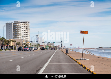 Galveston Seawall Boulevard, viaggio panoramico lungo l'area del resort presso il Galveston Seawall a Galveston, Texas. Foto Stock