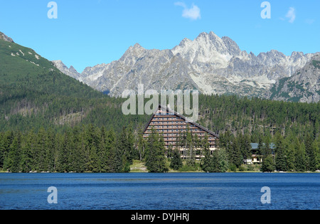 L'hotel il villaggio di Strbske Pleso negli Alti Tatra, Slovacchia Foto Stock