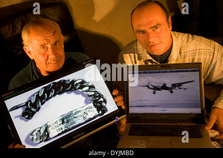 Jean-Claude Bianco pescatore subacqueo e Luc Vanrell che hanno trovato Antoine Saint Exupery's aereo. Nei pressi di Marsiglia, Francia Foto Stock