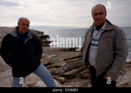 Jean-Claude Bianco pescatore subacqueo e Luc Vanrell che hanno trovato Antoine Saint Exupery's aereo. Nei pressi di Marsiglia, Francia Foto Stock