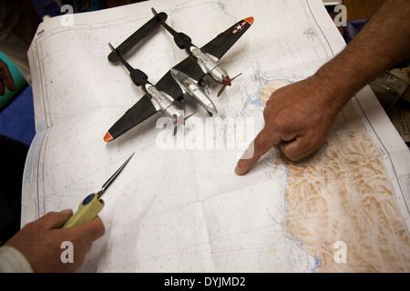 Jean-Claude Bianco pescatore subacqueo e Luc Vanrell che hanno trovato Antoine Saint Exupery's aereo. Nei pressi di Marsiglia, Francia Foto Stock