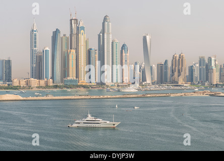 Vista sulla Marina di Dubai da Palm Jumeirah, EMIRATI ARABI UNITI Foto Stock