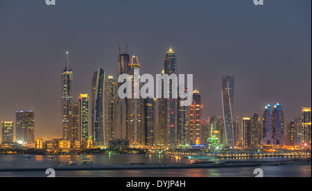 Vista sulla Marina di Dubai da Palm Jumeirah, EMIRATI ARABI UNITI Foto Stock