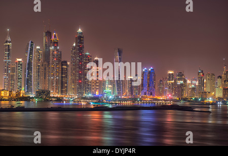 Vista sulla Marina di Dubai da Palm Jumeirah, EMIRATI ARABI UNITI Foto Stock