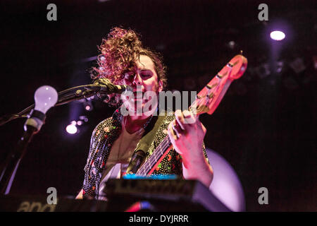 Royal Oak, Michigan, Stati Uniti d'America. Xx Apr, 2014. JOSHUA Epstein dell'American indie-pop band Dale Earnhardt Jr JR di eseguire la casa di città mostra per un sold out folla presso il Royal Oak Music Theatre di Royal Oak Michigan il 19 aprile 2014 Credit: Marc Nader/ZUMA filo/ZUMAPRESS.com/Alamy Live News Foto Stock