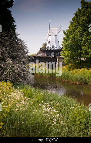 Regno Unito, Inghilterra, East Sussex, segale, windmill bed and breakfast accanto al fiume Tillingham Foto Stock