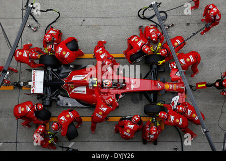 Shanghai, Cina. Xx Apr, 2014. Motorsports: FIA Formula One World Championship 2014, il Gran Premio di Cina, #7 Kimi Raikkonen (FIN, la Scuderia Ferrari), Credit: dpa picture alliance/Alamy Live News Foto Stock