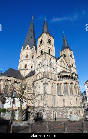 La Conferenza di Bonn Minster, o in tedesco, la Bonner Münster, è una delle più antiche chiese della Germania. Esso si trova a Bonn, in Germania. Foto Stock