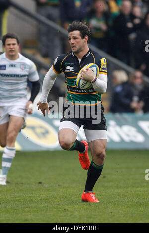 Northampton, Regno Unito. Xx Apr, 2014. Ben FODEN di Northampton Santi fa una pausa durante la Aviva Premiership match tra Northampton santi e London Irish a Franklin's Gardens. Punteggio finale: Northampton Santi 36-21 London Irish. Credito: Azione Sport Plus/Alamy Live News Foto Stock