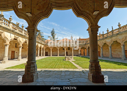 Imponente architettura barocca a Escuelas Menores cortile, Università di Salamanca, Castilla y León, Spagna. Foto Stock