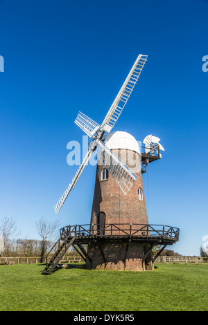 Wilton Windmill Wilton, restaurata e oggi un museo di lavoro locale e di attrazione turistica, Wiltshire, Regno Unito Foto Stock