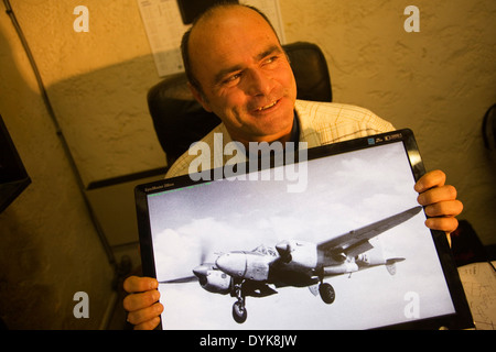 Jean-Claude Bianco pescatore subacqueo e Luc Vanrell che hanno trovato Antoine Saint Exupery's aereo. Nei pressi di Marsiglia, Francia Foto Stock