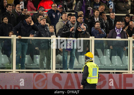 Firenze, Italia. Xix Apr, 2014. La Fiorentina tifosi di calcio/calcetto : Italiano 'Serie A' match tra ACF Fiorentina 0-1 Roma a Stadio Artemio Franchi di Firenze, in Italia . © Maurizio Borsari/AFLO/Alamy Live News Foto Stock