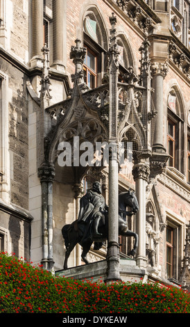 Statua equestre del principe reggente Luitpold di Baviera, "Neues Rathaus", Muniche, Baviera, Germania. Foto Stock