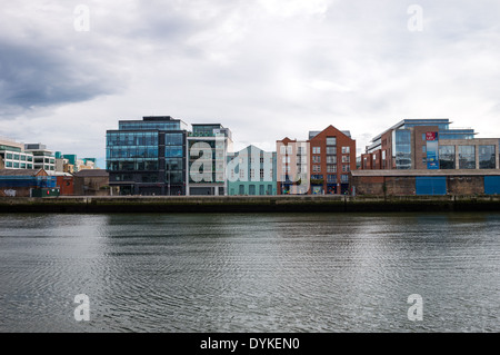 Irlanda, Dublino, palazzi del City Quay Foto Stock