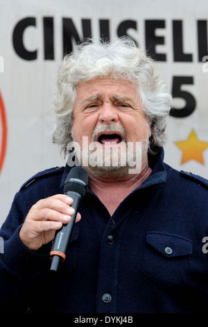 Beppe grillo durante una riunione politica in un quadrato (cinque stelle movimento), close-up. Foto Stock