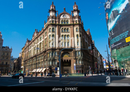 Párizsi udvar (Corte di Parigi) aka Brudern-ház, Brudern house (1912), Ferenciek tere Square, Central Budapest, Ungheria, Europa Foto Stock