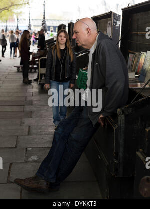 Londra, Regno Unito. Xxi Aprile, 2014. Southbank Prenota fornitore del mercato, London, Regno Unito lunedì, 21 Aprile, 2014 Credit: Cecilia Colussi/Alamy Live News Foto Stock