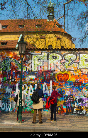 Muro di John Lennon, Mala Strana, Praga, Repubblica Ceca, Europa Foto Stock