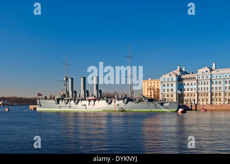 Incrociatore Aurora su parcheggio eterna nel estuario 'Small Nevka." a San Pietroburgo. Foto Stock