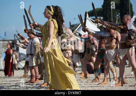 Gladiator a "Natale di Roma" rievocazione storica della fondazione di Roma in occasione del 2767 anniversario Foto Stock