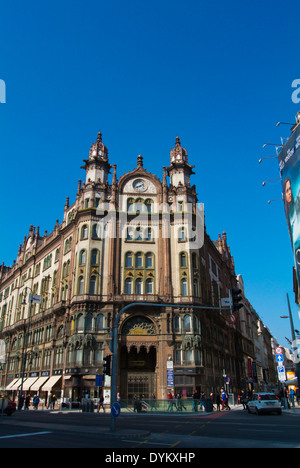 Párizsi udvar (Corte di Parigi) aka Brudern-ház, Brudern house (1912), Ferenciek tere Square, Central Budapest, Ungheria, Europa Foto Stock