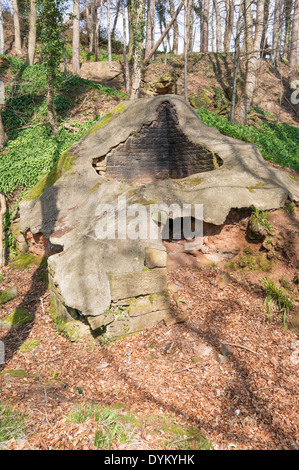 I resti di un edificio del xvii secolo ghisa forno utilizzato nella fabbricazione di spade a Allensford, North East England Regno Unito Foto Stock
