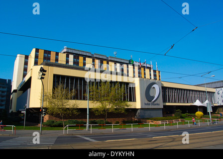 Rinnovato hotel Olsanka, Olsanske namesti square, Zizkov, Praga, Repubblica Ceca, Europa Foto Stock