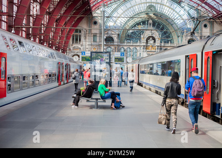 Anversa Centrail stazione ferroviaria Foto Stock