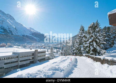 Paesaggio invernale di San Moritz (tedesco: Sankt Moritz; Italiano: San Maurizio), una località di villeggiatura in Svizzera Foto Stock