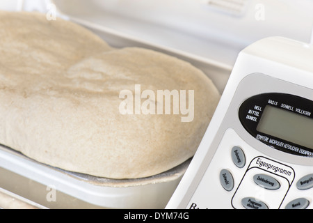 La produzione di pane macchina con impasto in salita Foto Stock