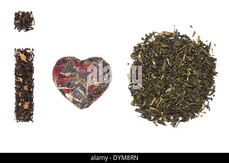 Io amo il tè, fatta di nero Earl Grey tea, compresso il tè verde e asciugare le foglie di tè. Tea time, concettuale dello sfondo. Foto Stock