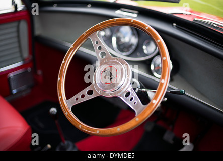 1966 Austin Mini Cooper S auto volante. British Classic Car Foto Stock