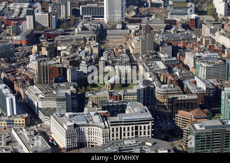 Vista aerea della Great Western Arcade, del Centro commerciale, di Birmingham, guardando lungo Temple Row e della strada dei Minories verso la Cattedrale di St Philip Foto Stock