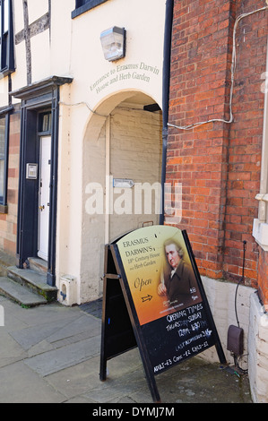 Ingresso alla Erasmus Darwin museo nella cattedrale vicino, Lichfield, Staffordshire, Regno Unito, Europa occidentale. Foto Stock